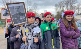 Ученики и педагоги Павловского центра «Логос» провели школьный парад ко Дню Победы