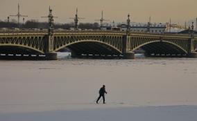 Облачная с прояснениями погода и небольшой снег ожидаются в Петербурге 16 декабря