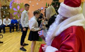 Детям ресурсного центра в Никольском устроили новогодний праздник и вручили подарки