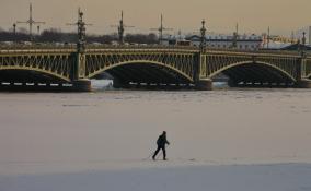 Из-за гололёда в Петербурге объявили "жёлтый" уровень опасности 30 декабря