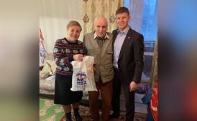 Ветераны из Выборгского района приняли новогодние поздравления от партии «Единая Россия»