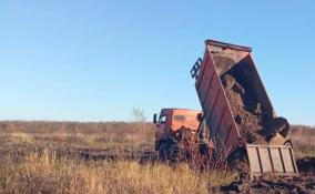 Недобросовестный перевозчик заплатит 40 тысяч рублей за сброс строительного мусора в Лужском районе