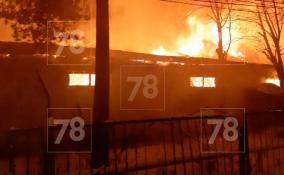 Ангар с пекарней и автосервисом горел 8 января во Всеволожске