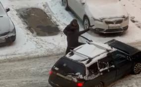 В Кудрово водитель иномарки устроил стрельбу после ДТП