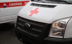 В Петербурге врачи борются за жизнь мужчины, сорвавшегося с высоты 5-го этажа