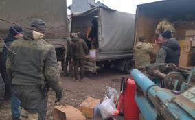 Жители Лужского района отправили военнослужащим в зону СВО 4 машины с продуктами и автовоз с шестью автомобилями