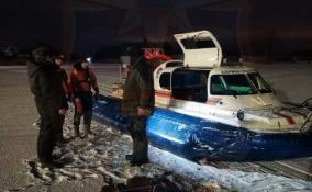 Спасатели Ленобласти помогли трем заблудившимся рыбакам вернуться со льда Ладожского озера на берег