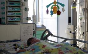 Петербургские врачи спасают малыша из Луганска с большой опухолью сердца