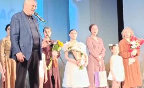 Александр Дрозденко посетил спектакль «Жизель Ботаническая» в театре «На Литейном»