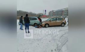 Водителя, крепившего буксировочный трос, задавили на Пулковском шоссе