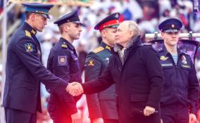 Путин поздравил защитников Отечества на митинг-концерте в Лужниках