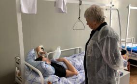 Депутаты и волонтеры «Единой России» поздравили участников спецоперации в военном госпитале в Гатчине