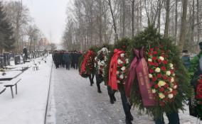 Спасатели Ленобласти почтили память пожарных, погибших при исполнении служебного долга