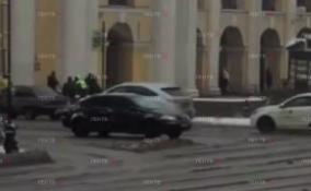 В Петербурге мужчина выстрелил в омоновца при задержании