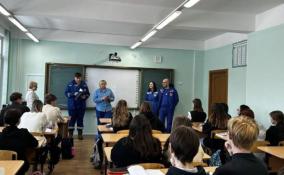 Медики скорой помощи из Токсово рассказали учащимся Ново-Девятскинской школы о работе фельдшера