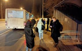 Сломанный автобус бросил пассажиров по дороге из Кингисеппа в Ивангород
