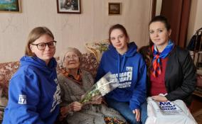«Единая Россия» и «Молодая Гвардия» поздравляют с 8 Марта женщин-ветеранов Ленобласти