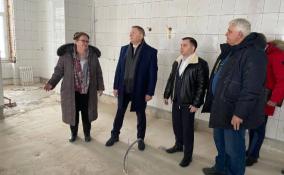 Реконструкция школ в Зимитицах и Бегуницах идет с опережением графика