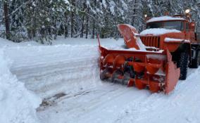 Весенний снегопад в Ленобласти: 1500 единиц техники и 4000 специалистов борются со снегом