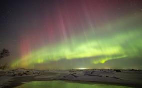 Волшебное северное сияние сняли в небе над Финским заливом