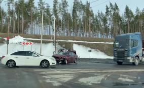 На трассе "Скандинавия" произошло ДТП с участием двух иномарок