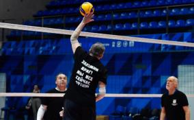 Александр Дрозденко вышел на волейбольный матч в футболке с надписью «Запомни, враг! Мы все сейчас Путин!»