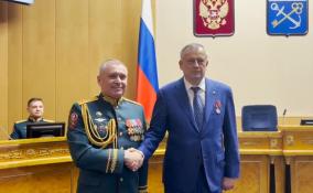 Александр Дрозденко удостоен медали «Участнику специальной военной операции»