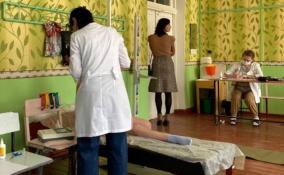 Врачи-педиатры из Ленобласти прибыли в ЛНР для профосмотров детей