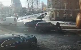 Видео: автоледи переехала пятиклассника на пешеходном переходе в центре Петербурга