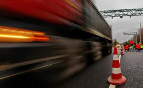 Вниманию водителей: на КАД между Таллинским шоссе и ЗСД перекроют одну полосу движения