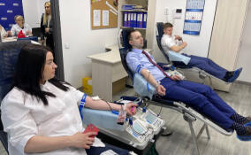 Активисты «Единой России» сдали кровь в Национальный день донора