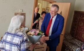 В преддверии Дня Победы губернатор Ленобласти лично поздравил жительницу блокадного Ленинграда Веру Молодцову