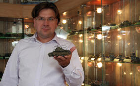 Петербуржец собрал коллекцию из 900 моделей танков и попал в Книгу рекордов России