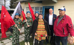 Активисты "Единой России" и неравнодушные ленинградцы навестили ветеранов накануне Дня Победы