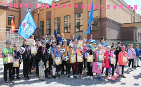 Ребята из детсадов и школ Кировского района посоревновались между собой за звание "Олимпийских звездочек"