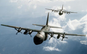 Над акваторией Финского залива пролетают американские бомбардировщики Б-52