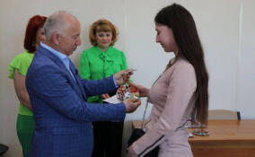 Шесть детей-сирот из Кировского района получили ключи от квартир в Шлиссельбурге и Кировске