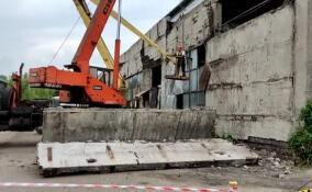 Ленобласть приступила к демонтажу разрушающихся стен депо трамвайно-троллейбусного управления Енакиево