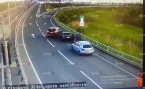 Дорожный конфликт двух BMW и Mazda в Петербурге обернулся стрельбой – видео