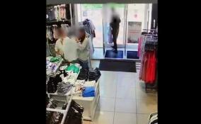 Обнаглевший воришка из Тосно попал в объектив камеры в магазине одежды