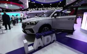 Lada и Aurus представили новые модели автомобилей на ПМЭФ-2023