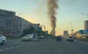 Столб черного дыма на Софийской улице в Петербурге снял на видео ЛенТВ24