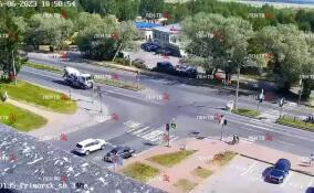 Страшное ДТП с бетономешалкой и иномаркой с детьми в Сестрорецке попало на видео