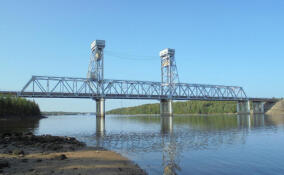На «Коле» 25 июня перекроют движение из-за разводки моста через Свирь