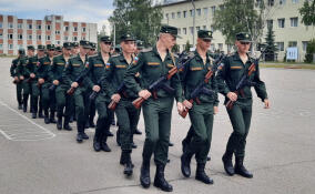 Призывники из разных регионов России приняли воинскую присягу в Выборгском районе