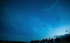 Уникальное явление: в небе над Петербургом и Ленобластью наблюдали серебристые облака