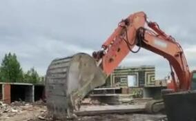 В Кудрово демонтируют 99 бетонных боксов кооператива «Кристалл» для строительства подземного перехода