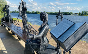 В поселке имени Свердлова открыли скульптуру «Иван и Марья»