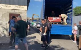 Около 40 тонн собранного в Ленобласти гуманитарного груза отправилось на Донбасс