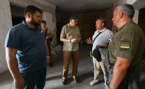 Александр Дрозденко осмотрел помещения под расширение МФЦ в Енакиево